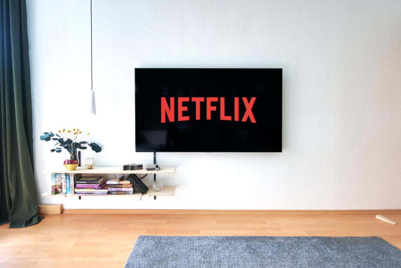 Vonbehling Boutique Apartment Mit 65Zoll Tv Und Designerstuecken Halle  ภายนอก รูปภาพ