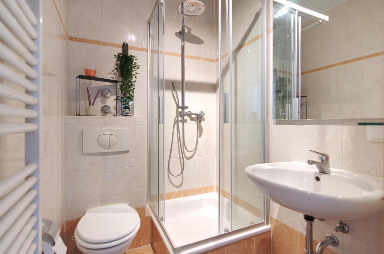 Vonbehling Boutique Apartment Mit 65Zoll Tv Und Designerstuecken Halle  ภายนอก รูปภาพ